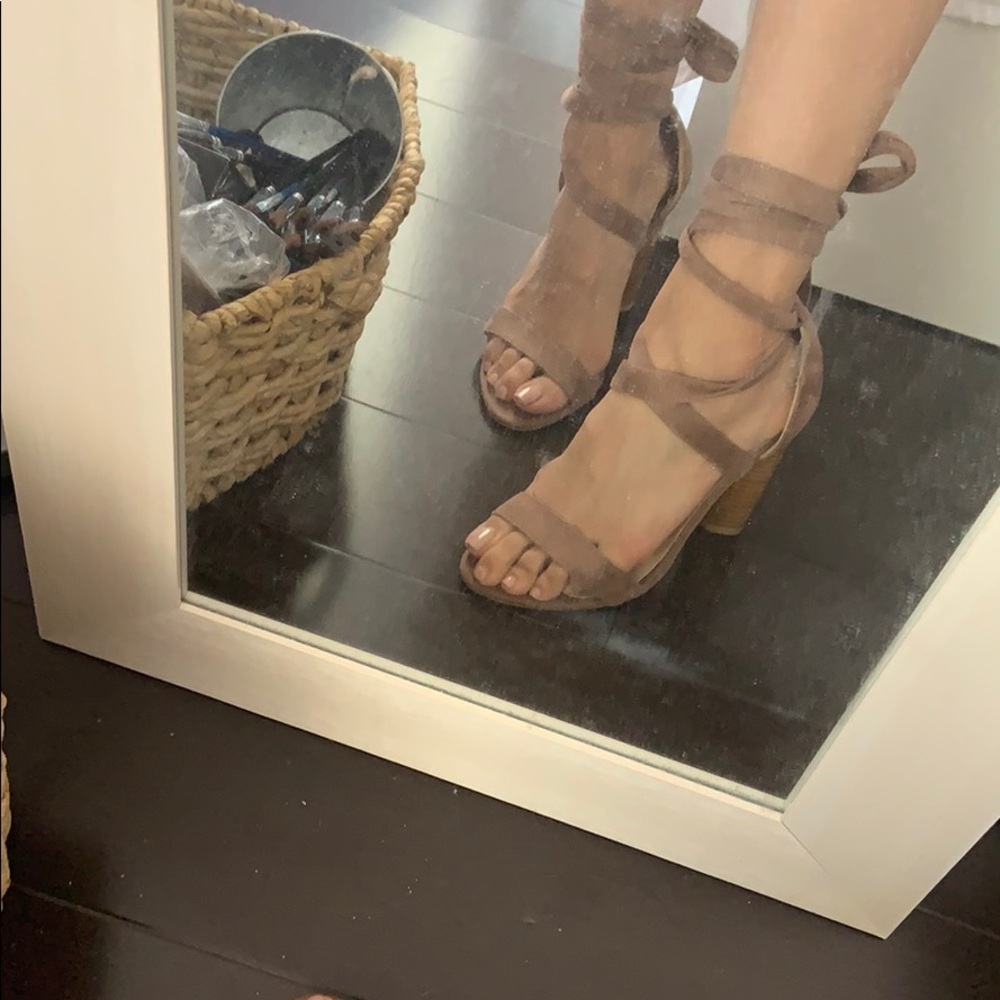 Wrap heels - Picture 2 of 3